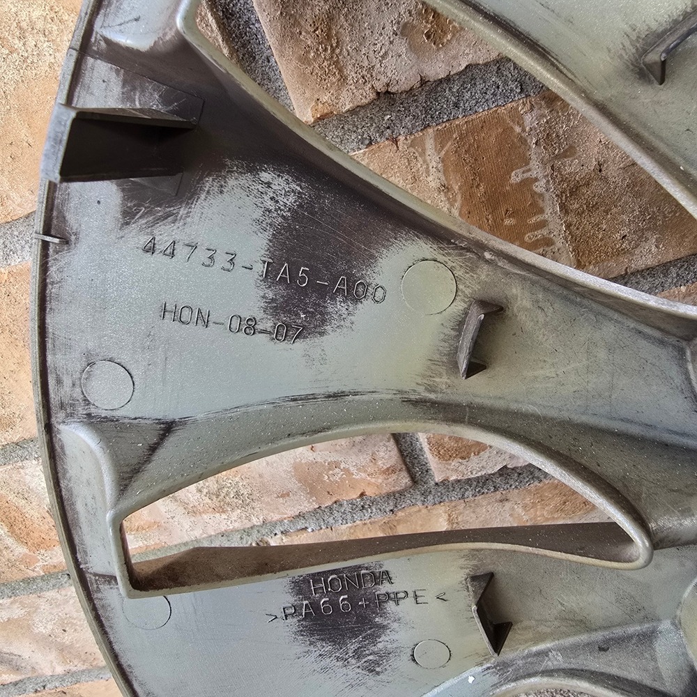 Honda Hubcaps 16 Inch Wheel Covers 44733-TA5-A00 Set of 4 Silver Good OEM - Picture 4 of 13